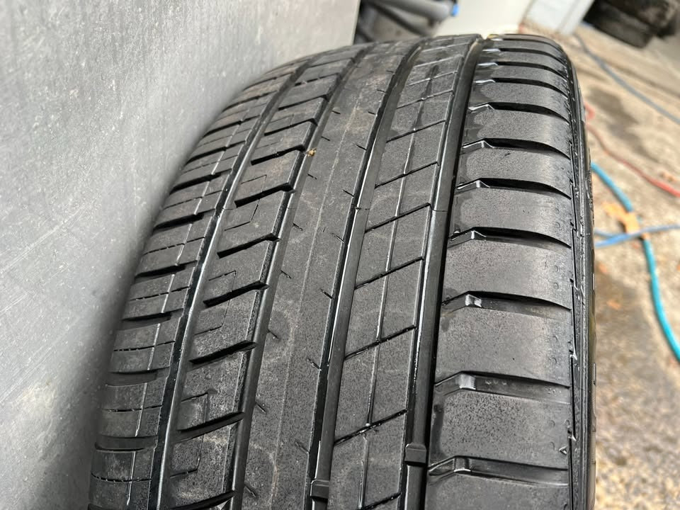 Auscar 18” Black Alloy Wheels with Good Tyres