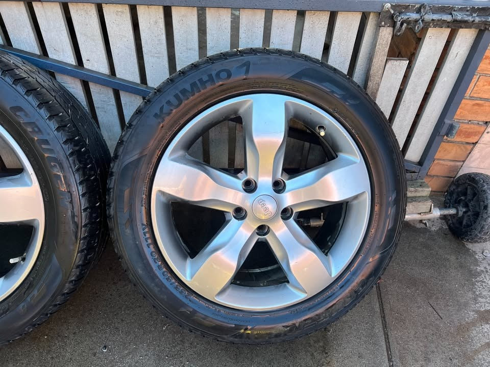 Jeep Cherokee 20" Alloy Wheels with Kumho Tyres