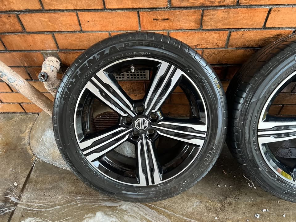 MG 17” Alloy Wheels with Good Tyres