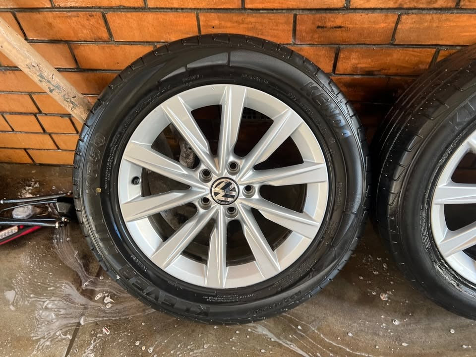 Volkswagen 17" Alloy Wheels with Tyres