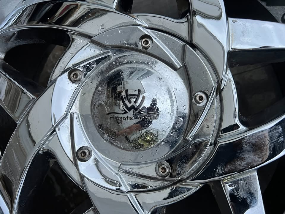 Hipnotic Chrome 20” Alloy Wheels with Tyres