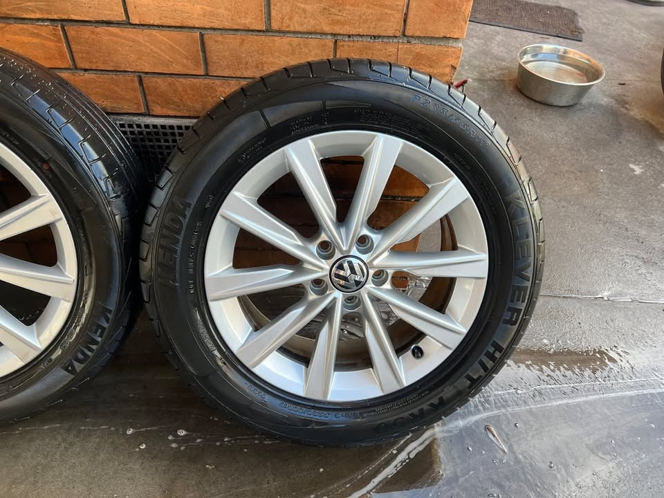 Volkswagen 17" Alloy Wheels with Tyres