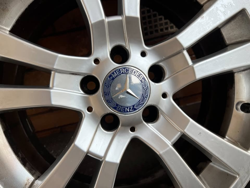Mercedes Benz 18" Alloy Wheels with Excellent Tyres