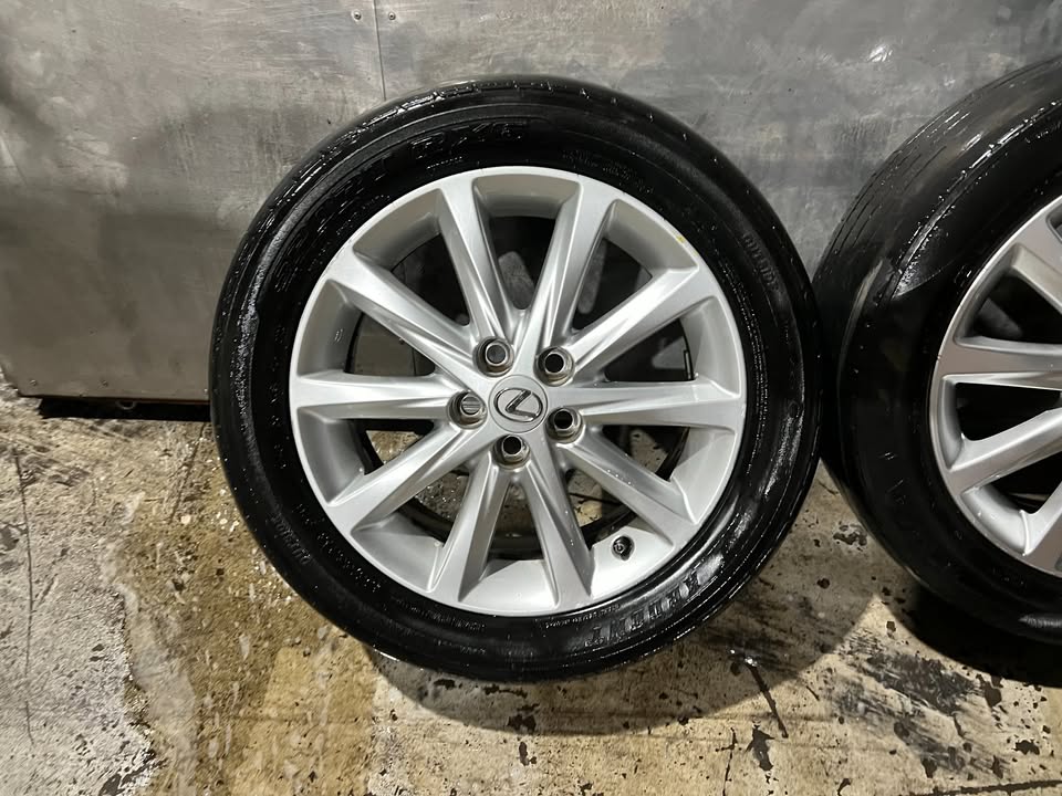 Lexus 16" Alloy Wheels with Tyres