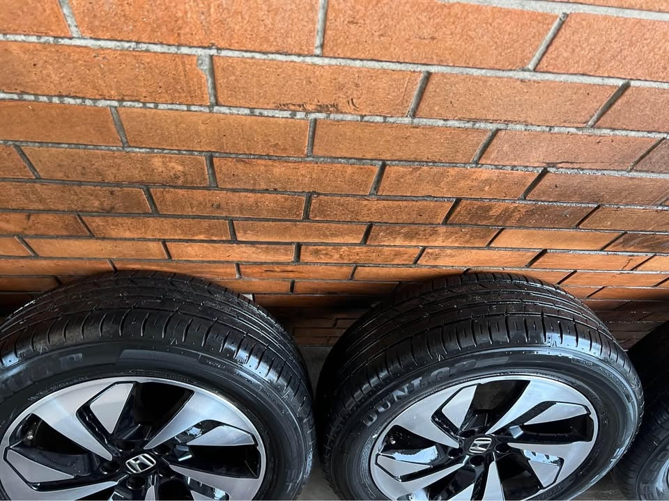 Honda CRV 18" Alloy Wheels with Dunlop Tyres Set of 5
