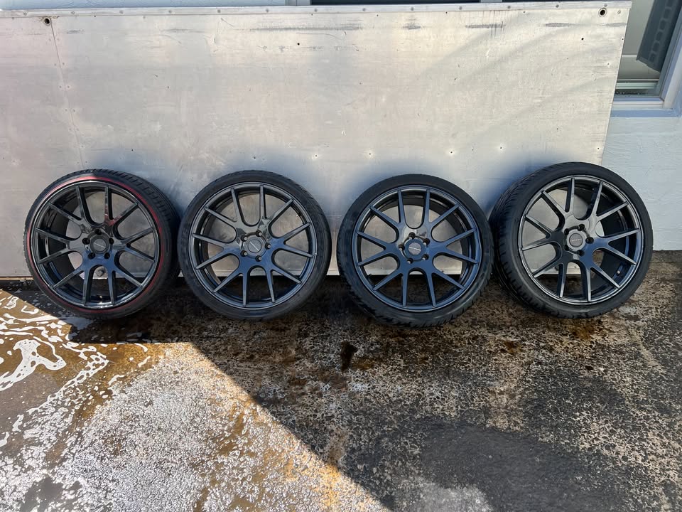 Auscar 20" Black Alloy Wheels with Excellent Tyres