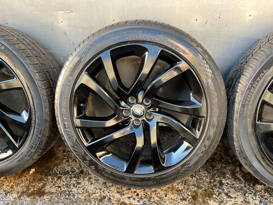 Land Rover Discovery Sport 20" Alloy Wheels with Tyres