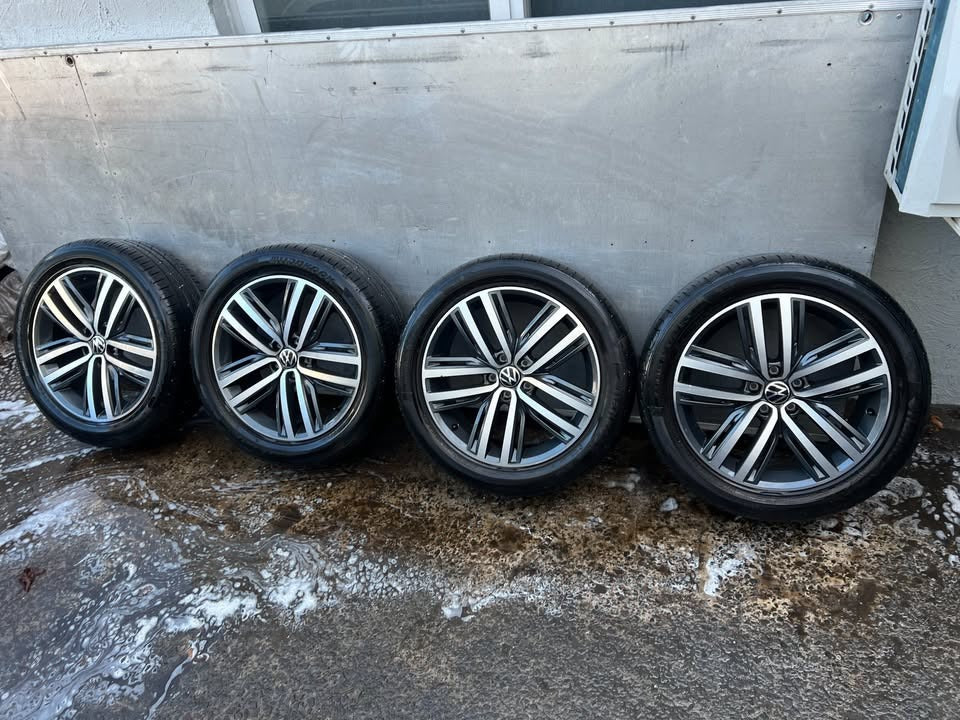 Volkswagen Tiguan 19" Alloy Wheels with Hankook Tyres