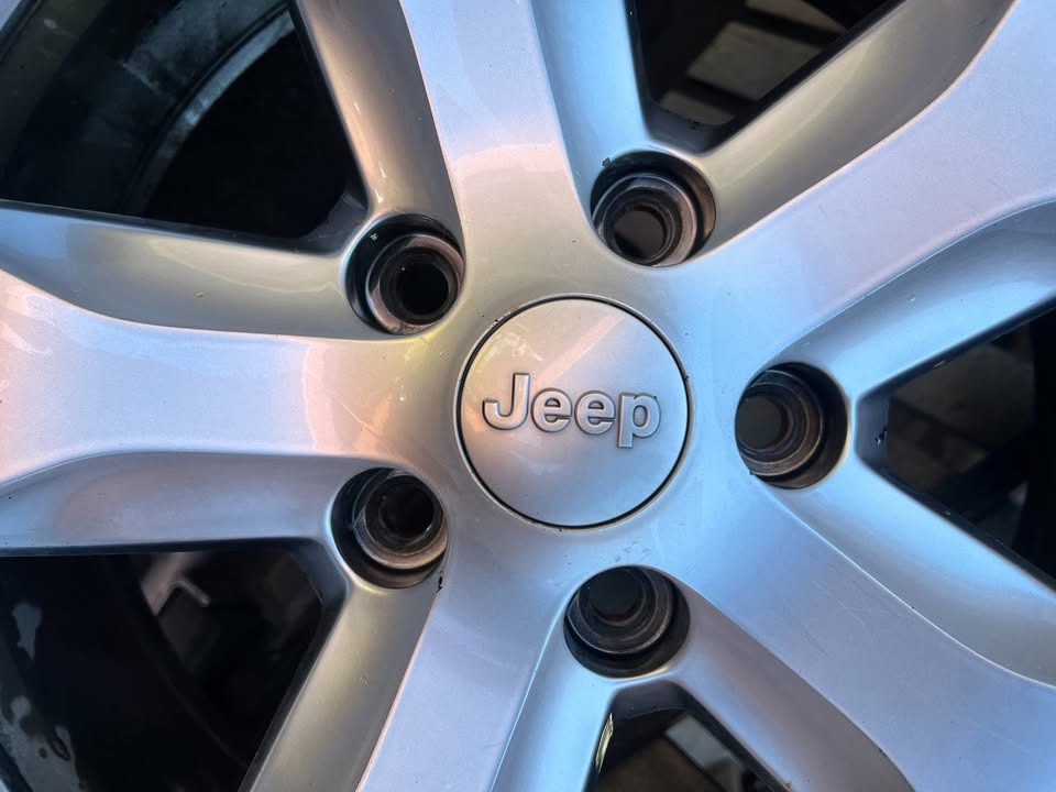 Jeep Cherokee 20" Alloy Wheels with Kumho Tyres
