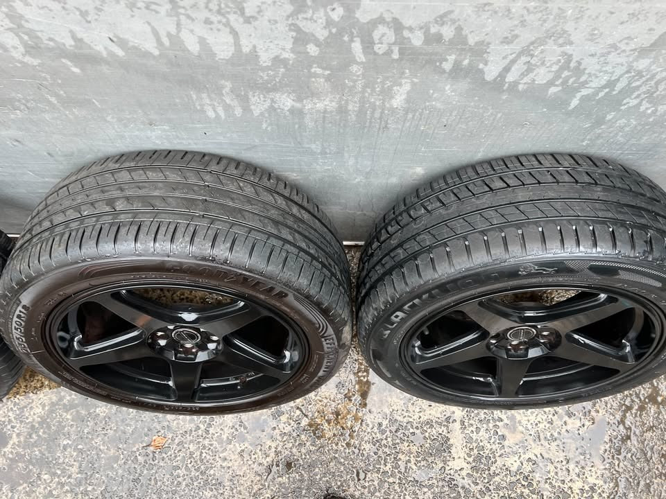 Auscar 18” Black Alloy Wheels with Good Tyres