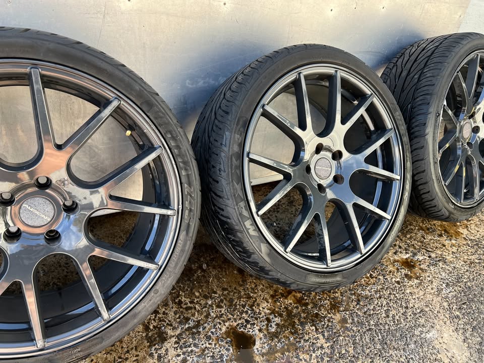 Auscar 20" Black Alloy Wheels with Excellent Tyres