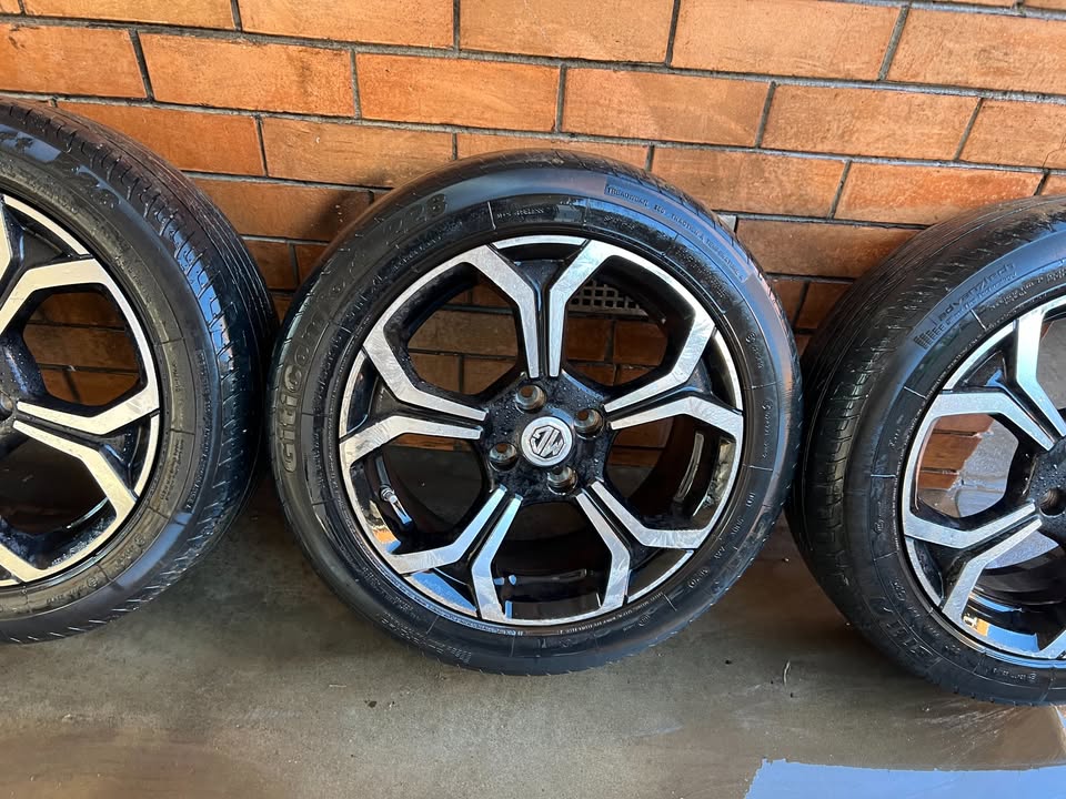 MG 4 Stud 16" Alloy Wheels with Good Tyres
