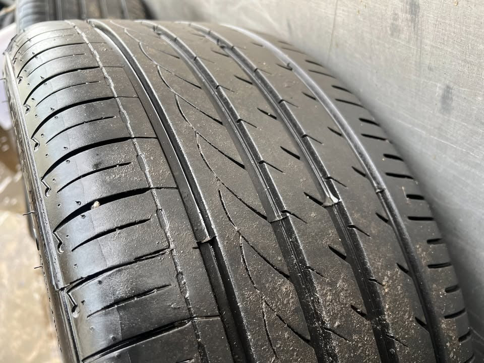 Mercedes Benz 18" Alloy Wheels with Excellent Tyres