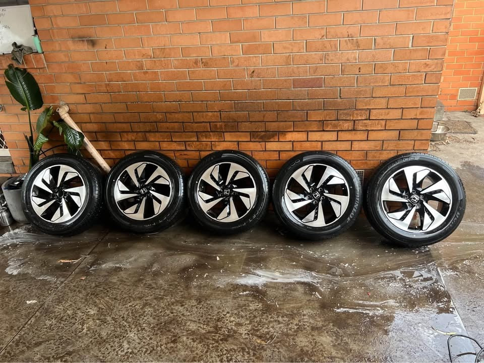 Honda CRV 18" Alloy Wheels with Dunlop Tyres Set of 5