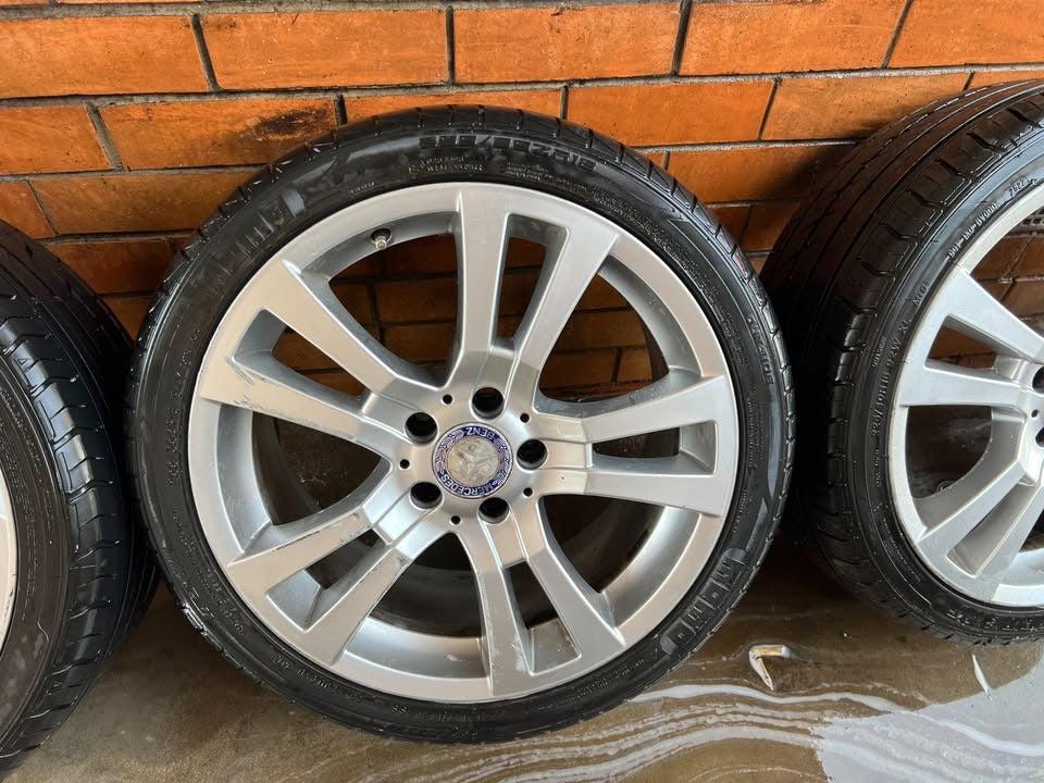 Mercedes Benz 18" Alloy Wheels with Excellent Tyres