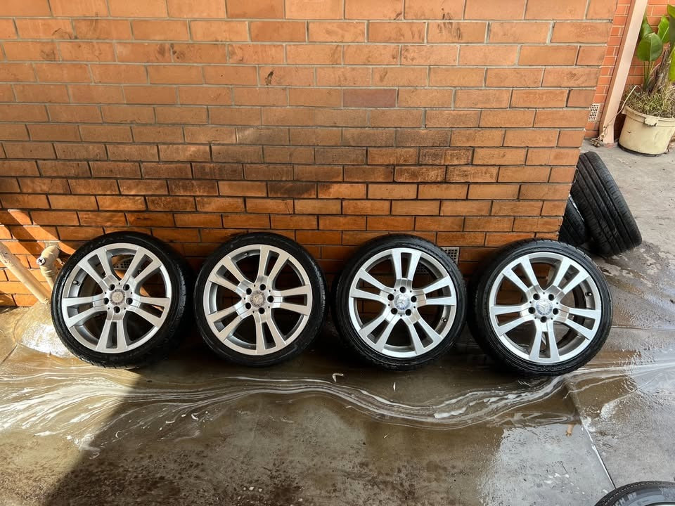 Mercedes Benz 18" Alloy Wheels with Excellent Tyres