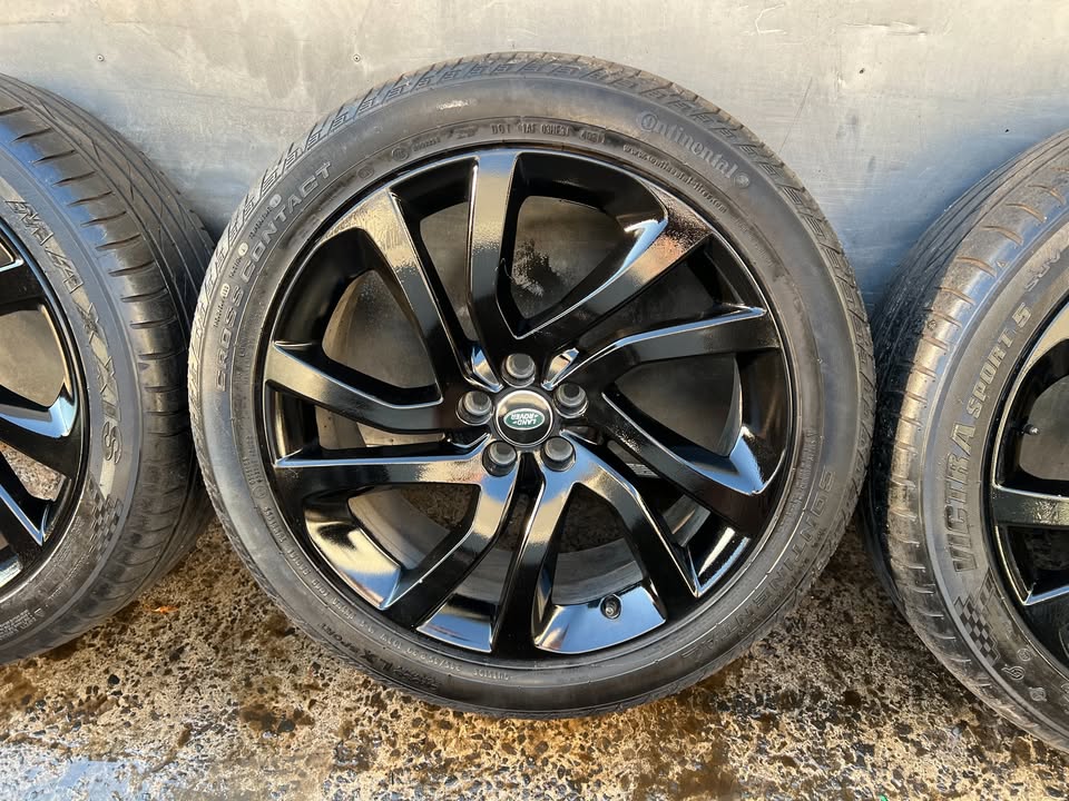 Land Rover Discovery Sport 20" Alloy Wheels with Tyres