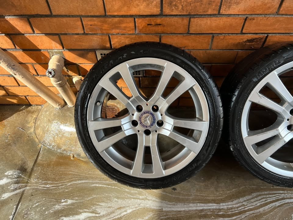 Mercedes Benz 18" Alloy Wheels with Excellent Tyres