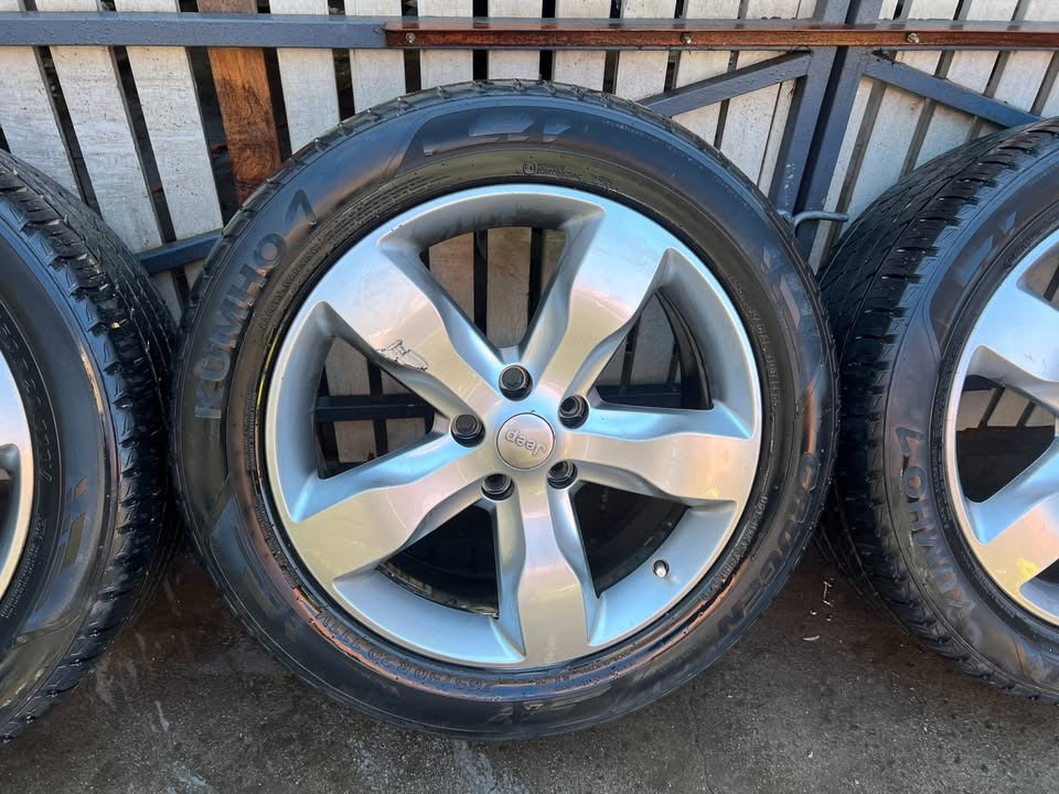 Jeep Cherokee 20" Alloy Wheels with Kumho Tyres