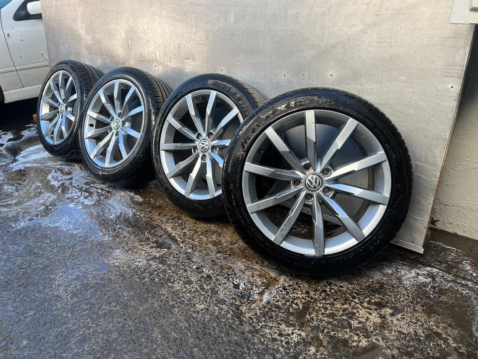 Volkswagen Golf/Passat 18" Alloy Wheels with Good Tyres