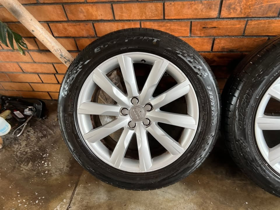 Audi Q5 19" Alloy Wheels with Good Tyres