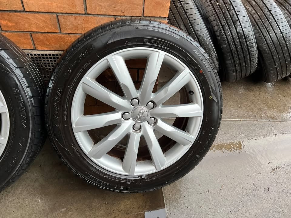 Audi Q5 19" Alloy Wheels with Good Tyres