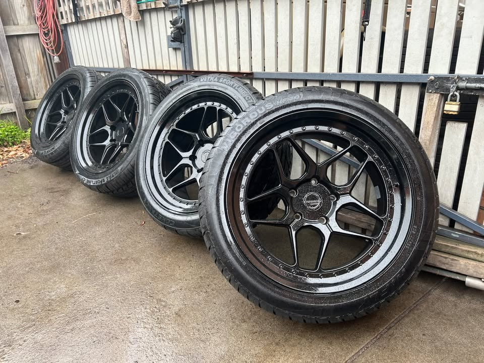 Peregrine Forged 22" Alloy Wheels with New Tyres