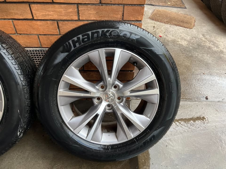 Toyota Kluger 18” Alloy Wheels with Good Tyres