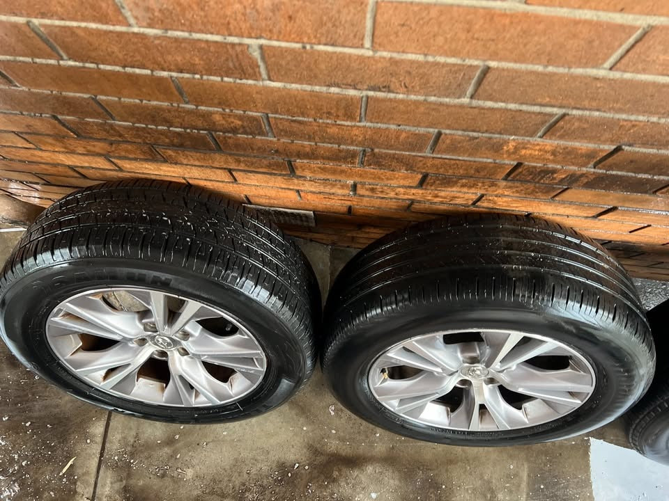Toyota Kluger 18” Alloy Wheels with Good Tyres