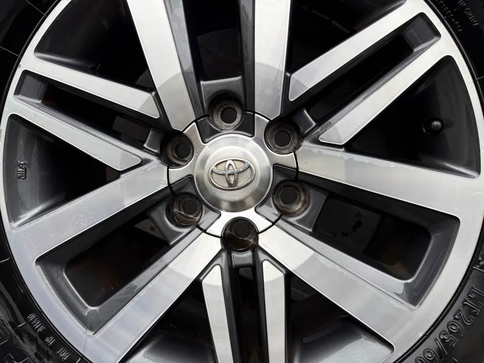 Toyota Hilux 18” Alloy Wheels with BF Goodrich Style A/T Tyres