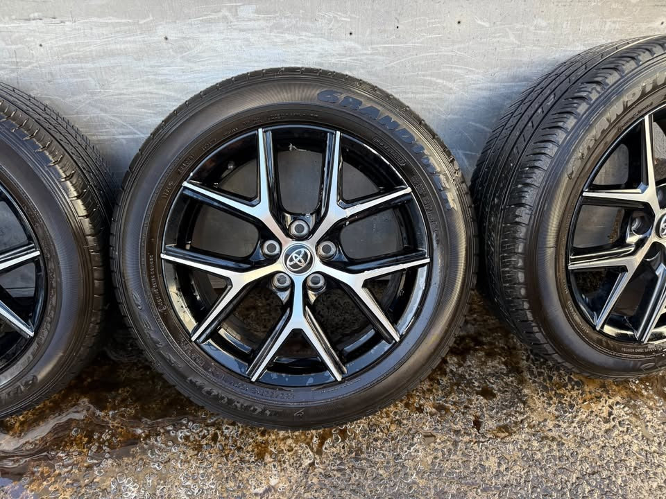 Toyota RAV4 18” Alloy Wheels with Excellent Tyres