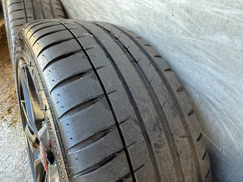 Hyundai Veloster 18” Black Alloy Wheels with Michellin Tyres