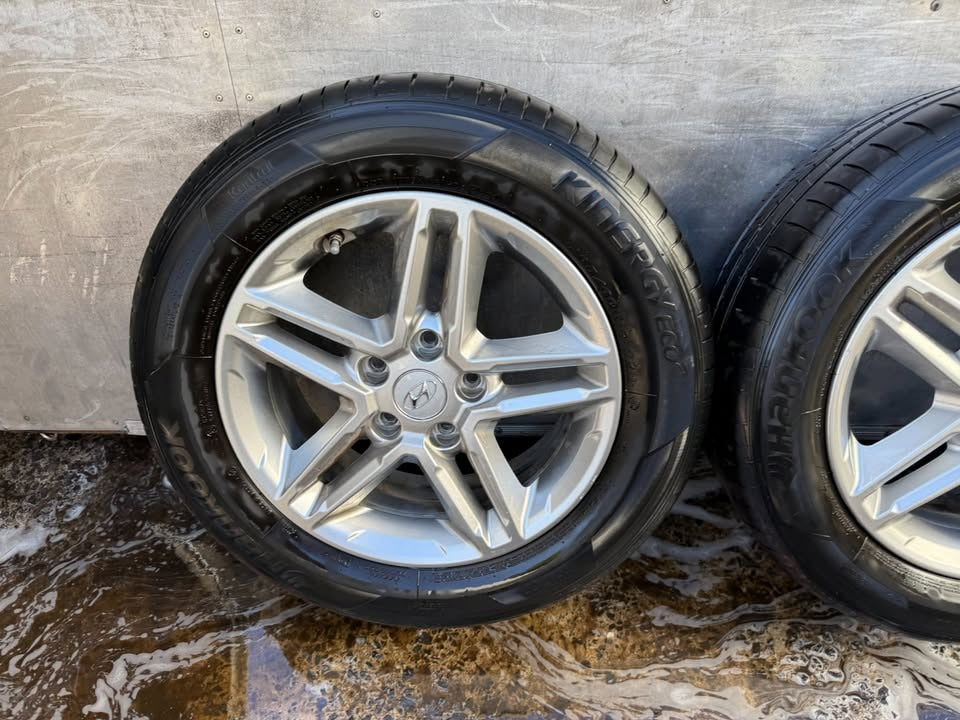 Hyundai Kona 16” Alloy Wheels with Excellent Tyres