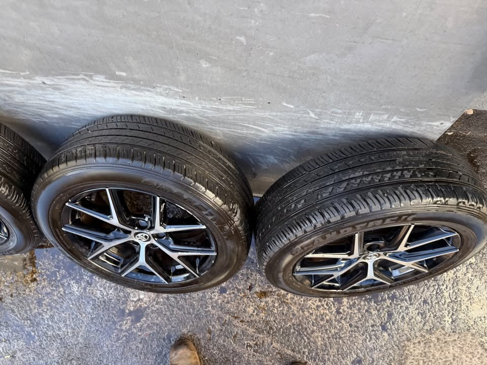 Toyota RAV4 18” Alloy Wheels with Excellent Tyres