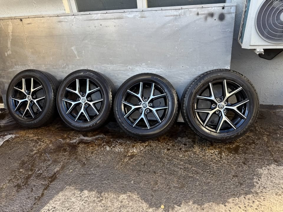 Toyota RAV4 18” Alloy Wheels with Excellent Tyres