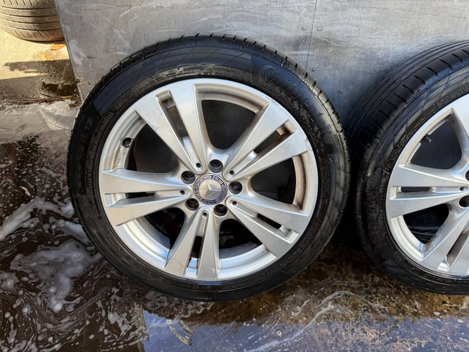 Mercedes 17” Alloy Wheels with Excellent Tyres