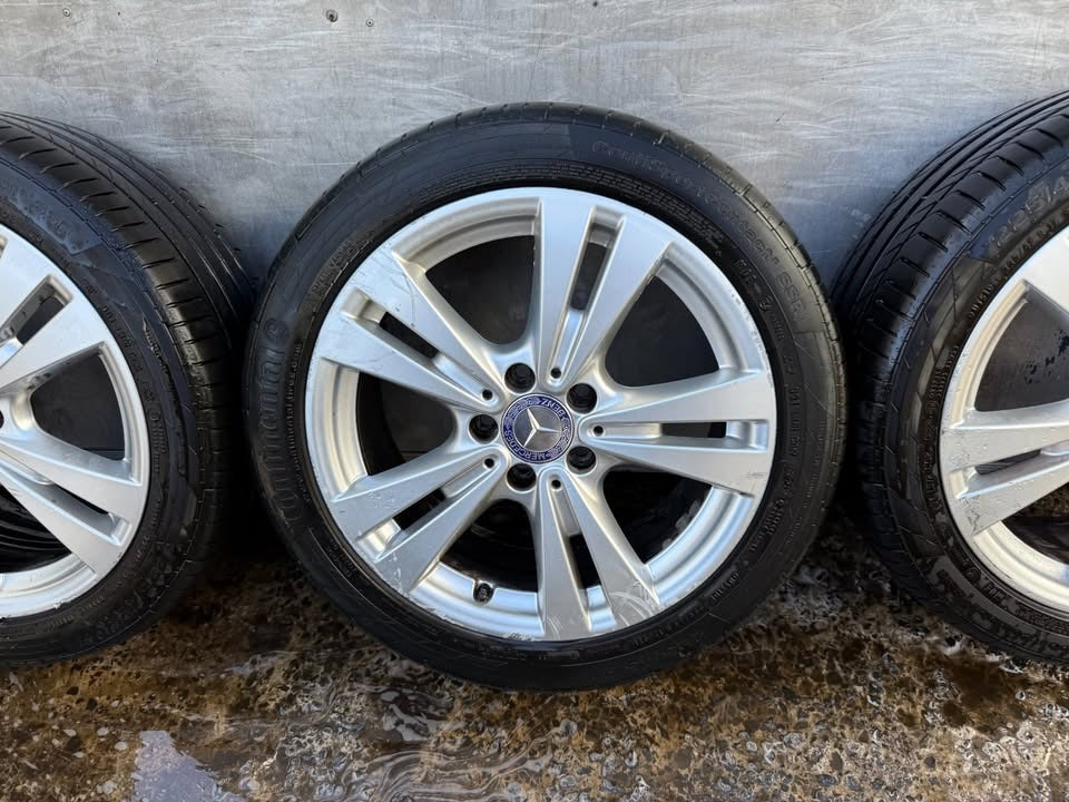 Mercedes 17” Alloy Wheels with Excellent Tyres