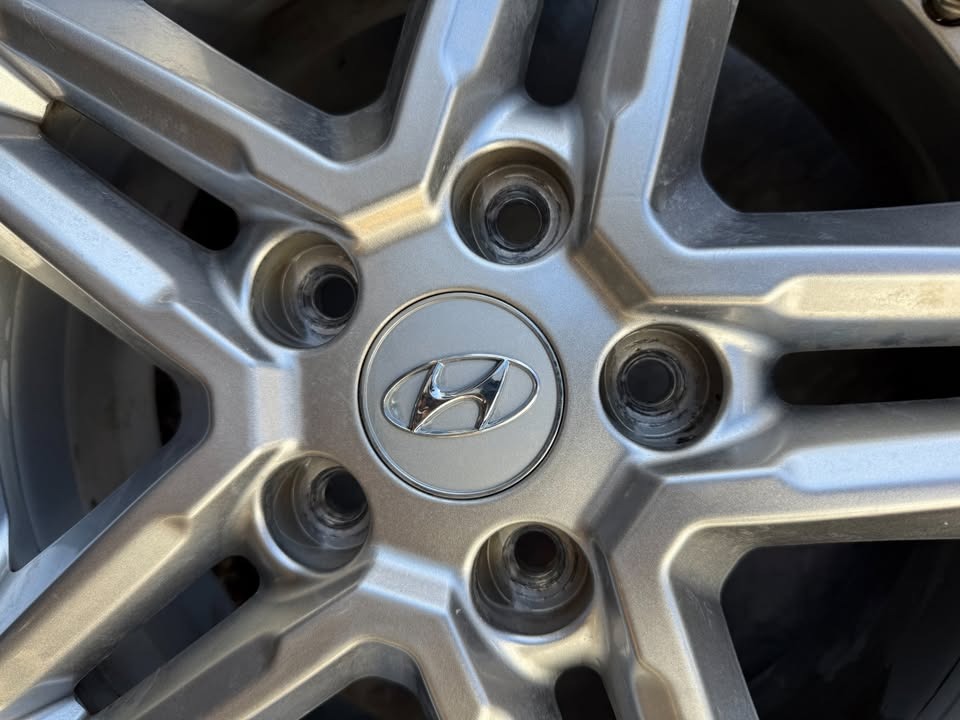 Hyundai Kona 16” Alloy Wheels with Excellent Tyres