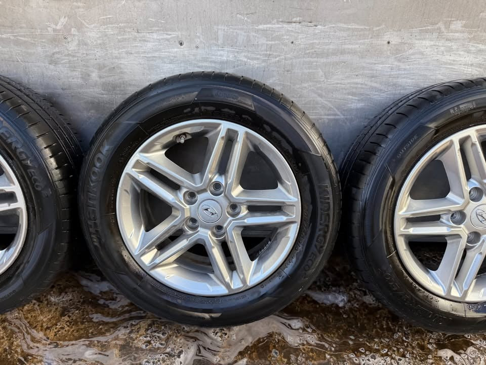 Hyundai Kona 16” Alloy Wheels with Excellent Tyres