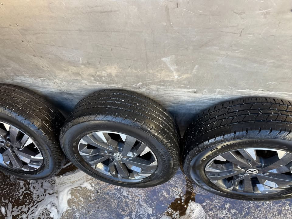 Volkswagen Amarok 18” Alloy Wheels with Continental Tyres