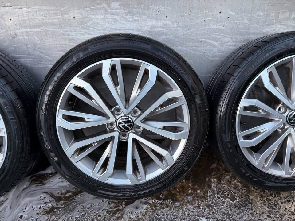 Volkswagen T-Roc 18” Alloy Wheels with Excellent Tyres