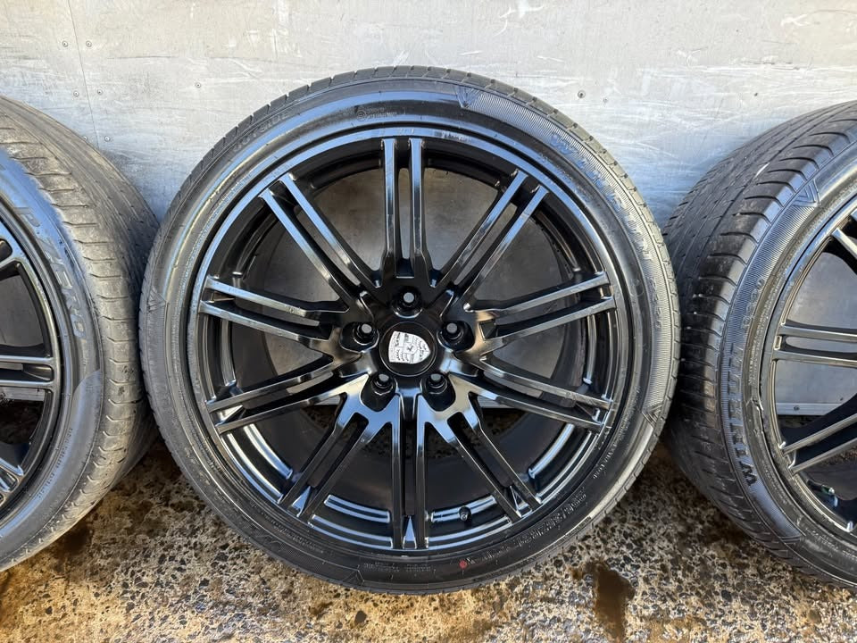 Porsche Cayenne 21” Alloy Wheels with Tyres