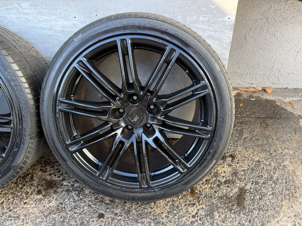 Porsche Cayenne 21” Alloy Wheels with Tyres