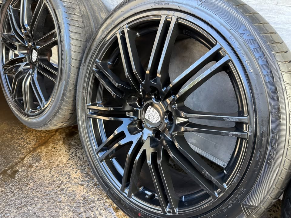 Porsche Cayenne 21” Alloy Wheels with Tyres