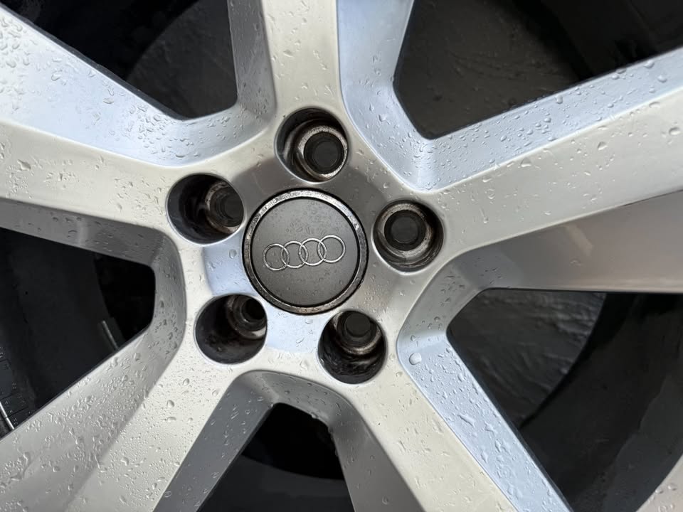 Audi Q5 19" Alloy Wheels with Like New Tyres