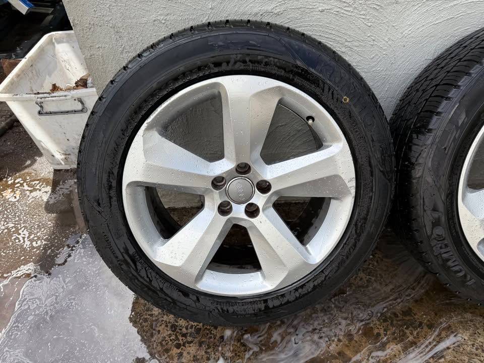 Audi Q5 19" Alloy Wheels with Like New Tyres