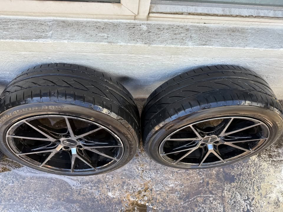 Inovit 19" Alloy Wheels with Excellent Tyres