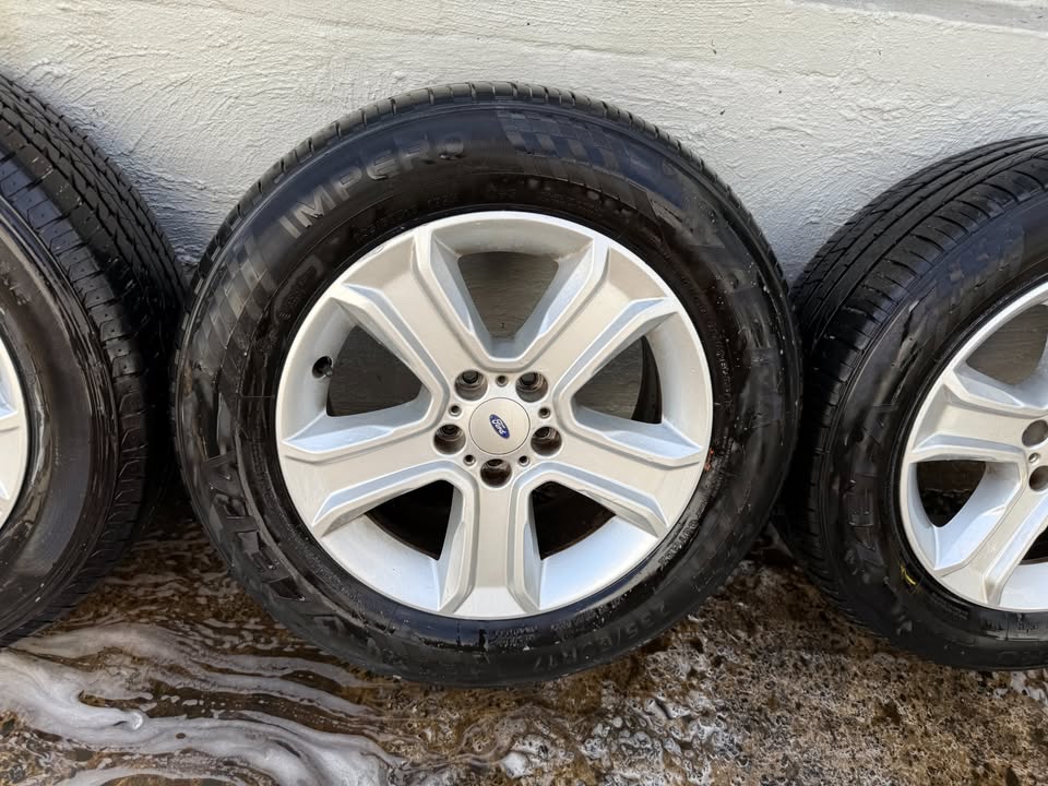 Ford Territory 17" Alloy Wheels with Excellent Tyres