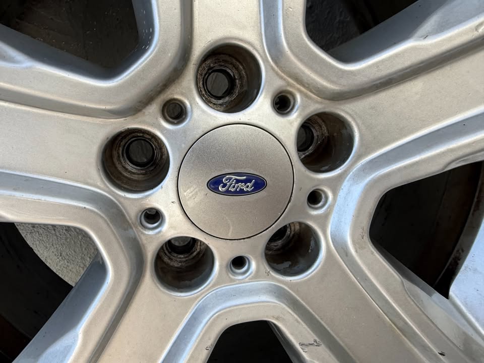 Ford Territory 17" Alloy Wheels with Excellent Tyres