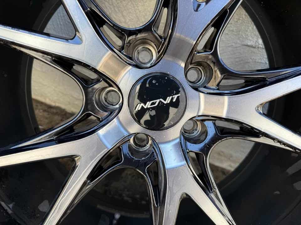 Inovit 19" Alloy Wheels with Excellent Tyres